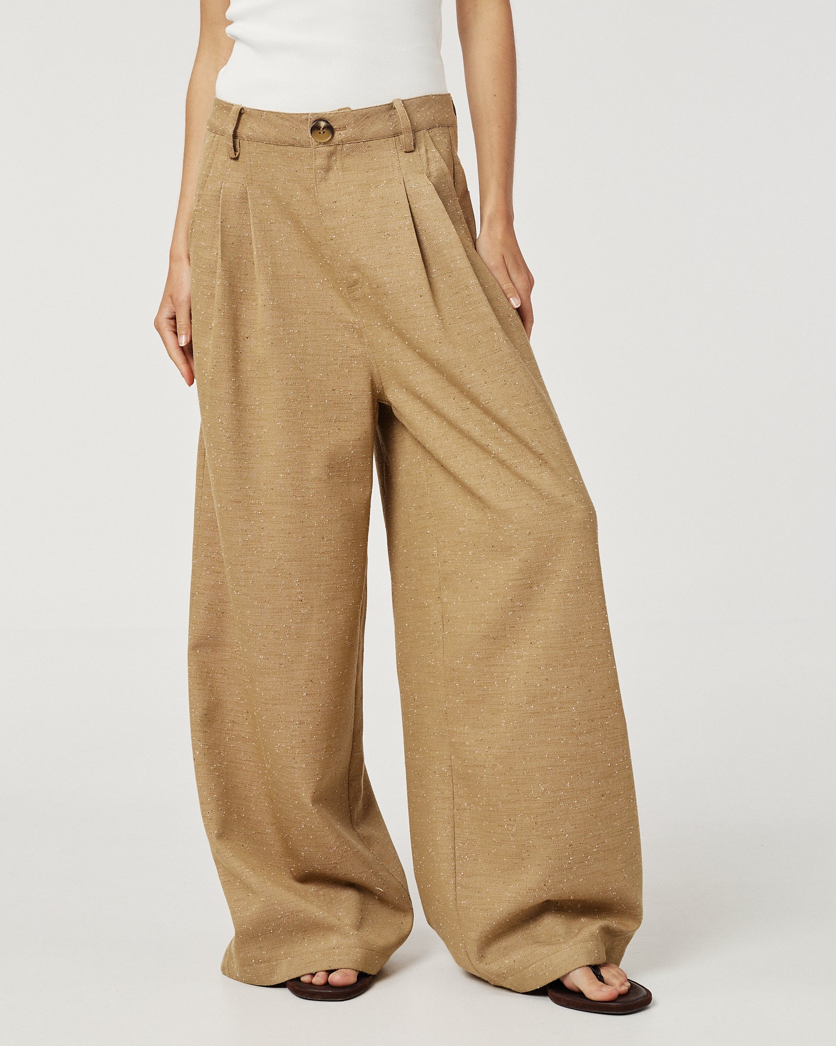 パンツ MASU PLEATED PANTS 25ss camel TEXTURED LÉA PLEATED TROUSERS CAMEL – LEWIS & MELLY