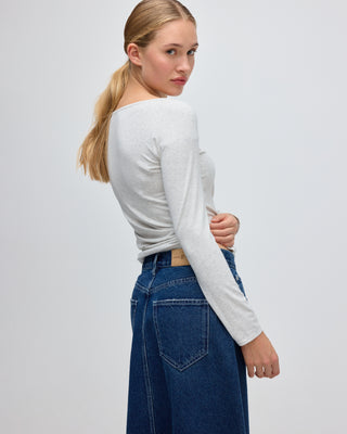 STRETCHY BOAT NECK TOP LIGHT GREY