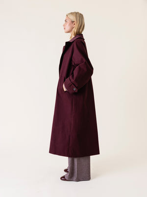 PLEATED LARA TRENCHCOAT BURGUNDY