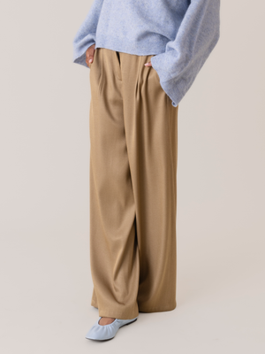 PLEATED FLOWY TROUSERS CAMEL