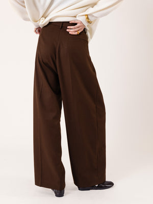 RELAXED PLEATED TROUSERS BROWN