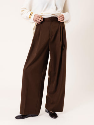 RELAXED PLEATED TROUSERS BROWN