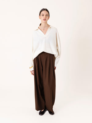 RELAXED PLEATED TROUSERS BROWN